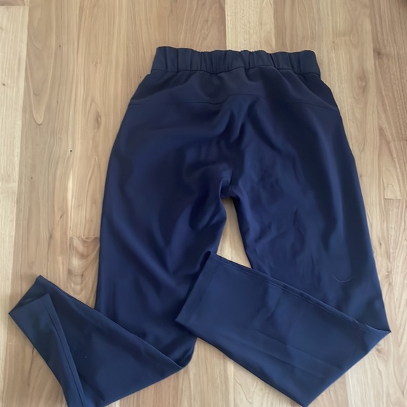 Lululemon stretchy lightweight pants - Picture 4 of 5